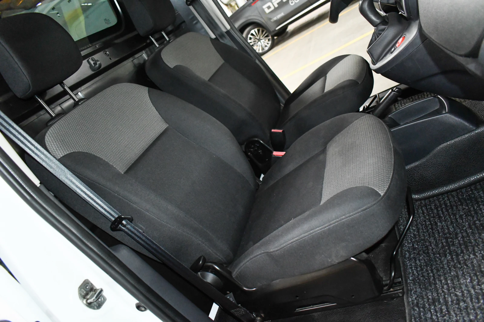 Renault Kangoo опция 2г.гаранция лизинг 100е/месец 2к.гуми, снимка 8 - Автомобили и джипове - 55108373