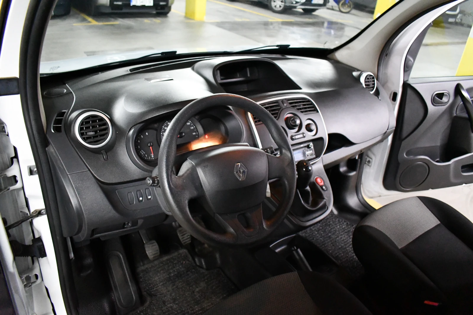 Renault Kangoo опция 2г.гаранция лизинг 100е/месец 2к.гуми, снимка 10 - Автомобили и джипове - 55108373