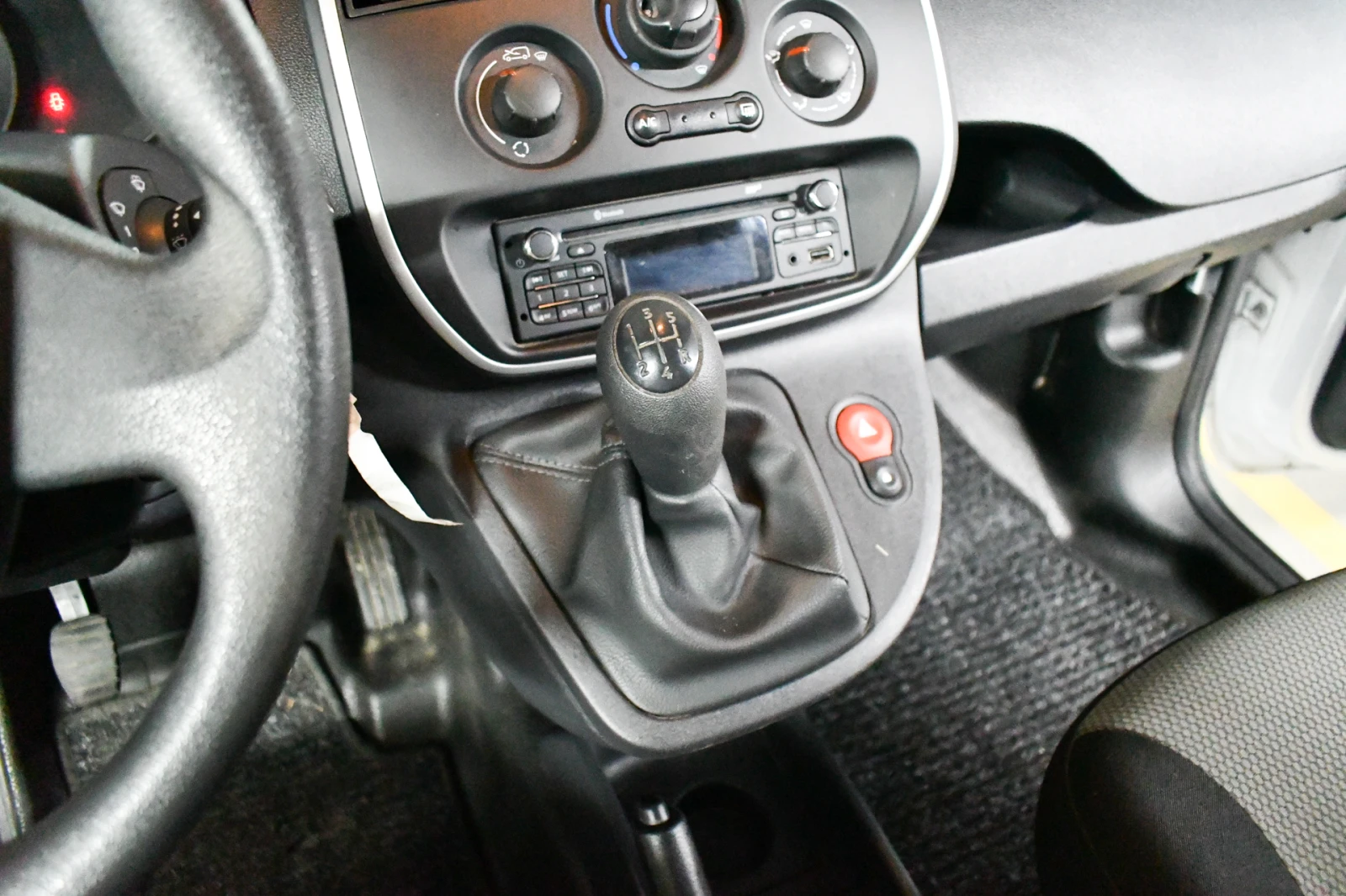 Renault Kangoo опция 2г.гаранция лизинг 100е/месец 2к.гуми, снимка 17 - Автомобили и джипове - 55108373