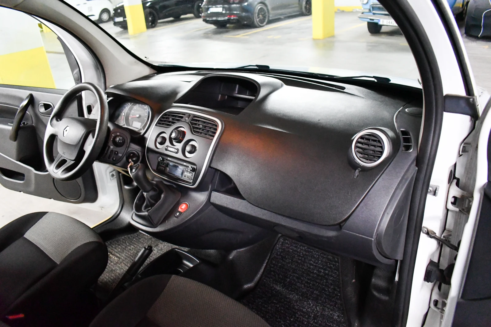 Renault Kangoo опция 2г.гаранция лизинг 100е/месец 2к.гуми, снимка 9 - Автомобили и джипове - 55108373