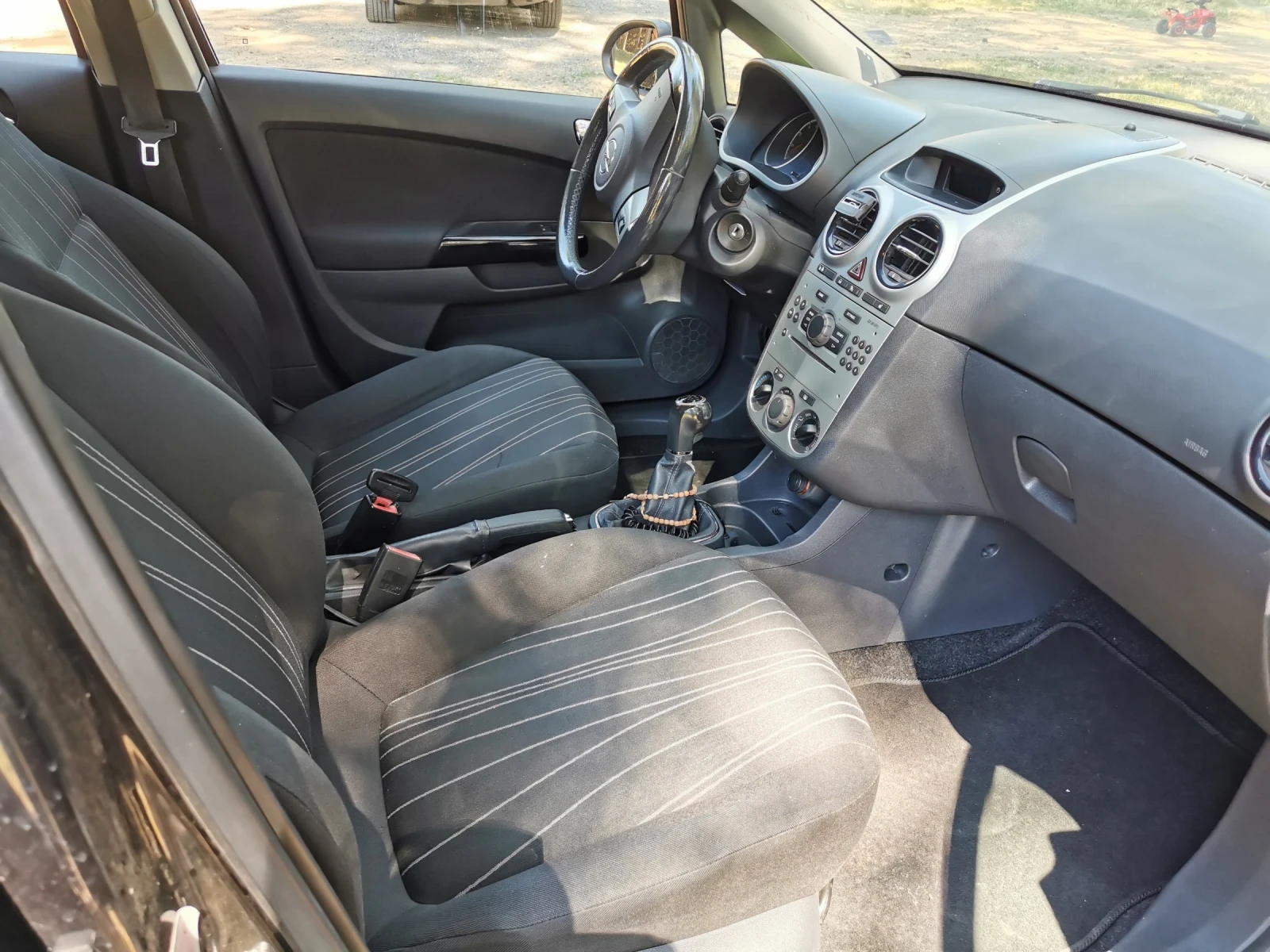 Opel Corsa Подгрев волан, седалки, клима 1.4 бензин , снимка 7 - Автомобили и джипове - 55522969