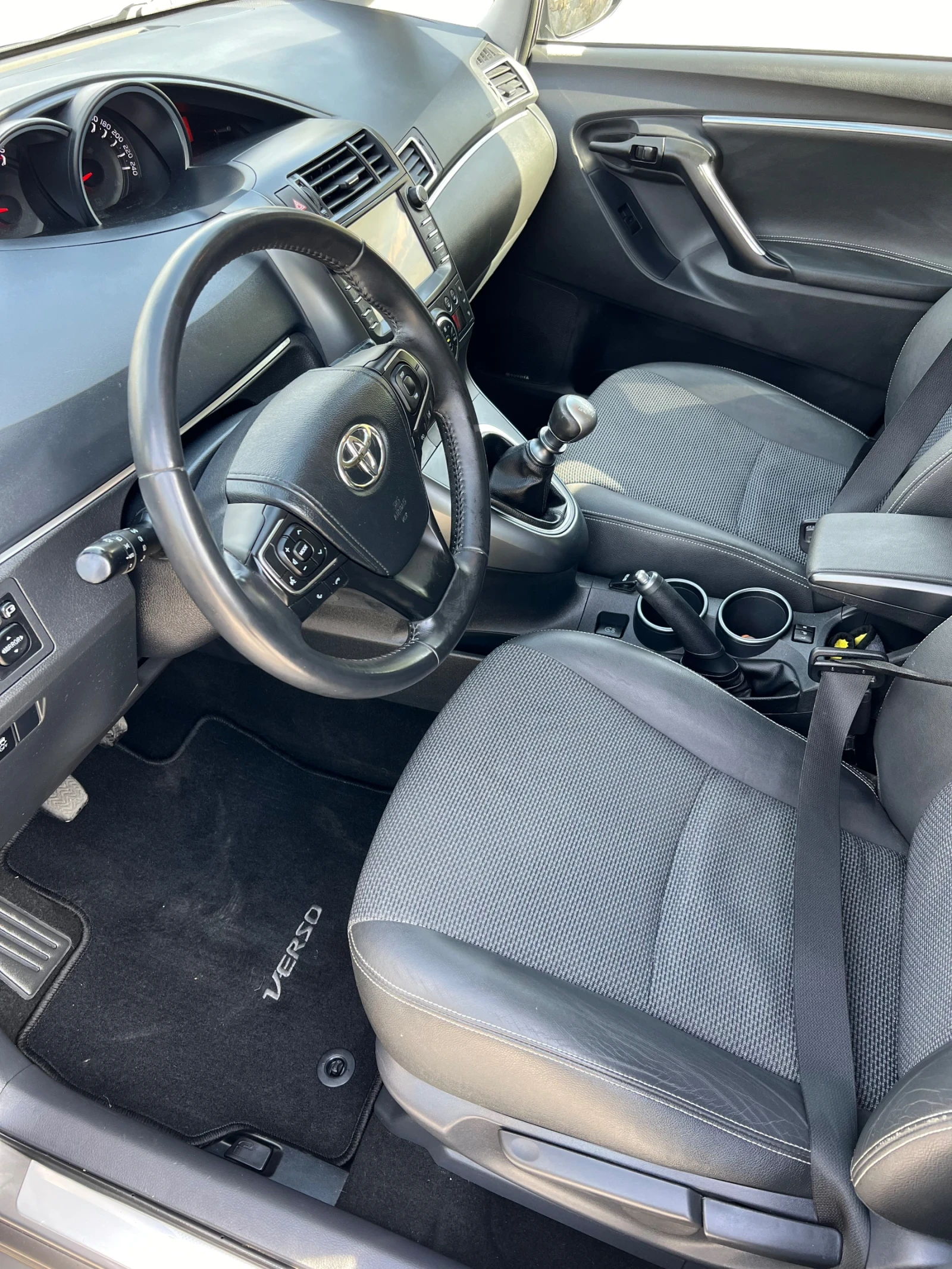 Toyota Verso, снимка 5 - Автомобили и джипове - 56572883