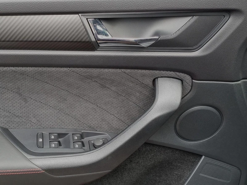 Skoda Kodiaq 2.0TSI* RS* 4X4* DSG* * MEMORY* LED* CARPLAY* , снимка 3 - Автомобили и джипове - 52441397