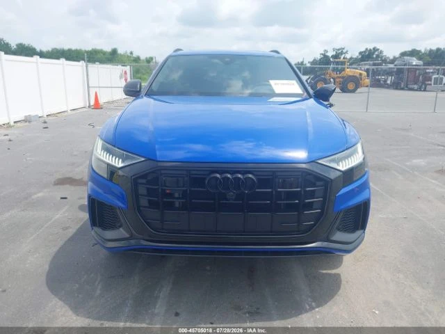 Audi Q8 PREMIUM PLUS 55 TFSI| MARTIX| DISTRONIC| HUD| B&O, снимка 2 - Автомобили и джипове - 55625773