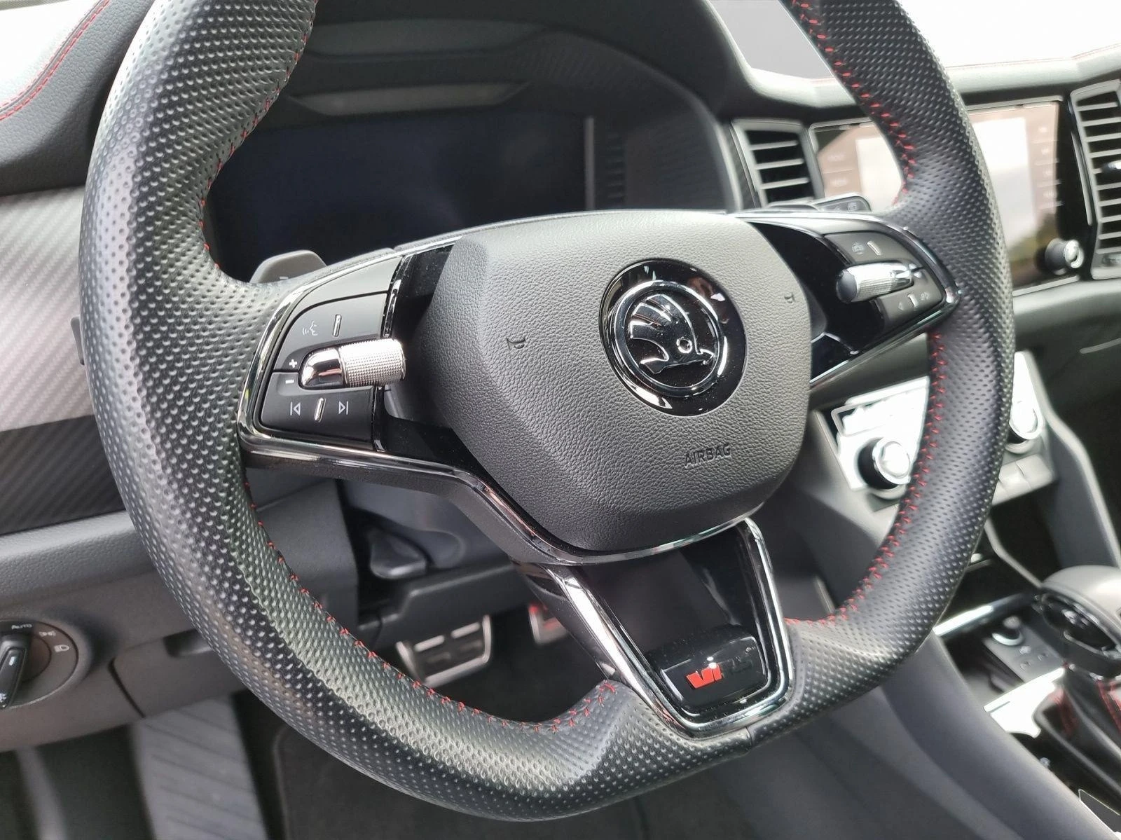 Skoda Kodiaq 2.0TSI* RS* 4X4* DSG* * MEMORY* LED* CARPLAY*  - изображение 5