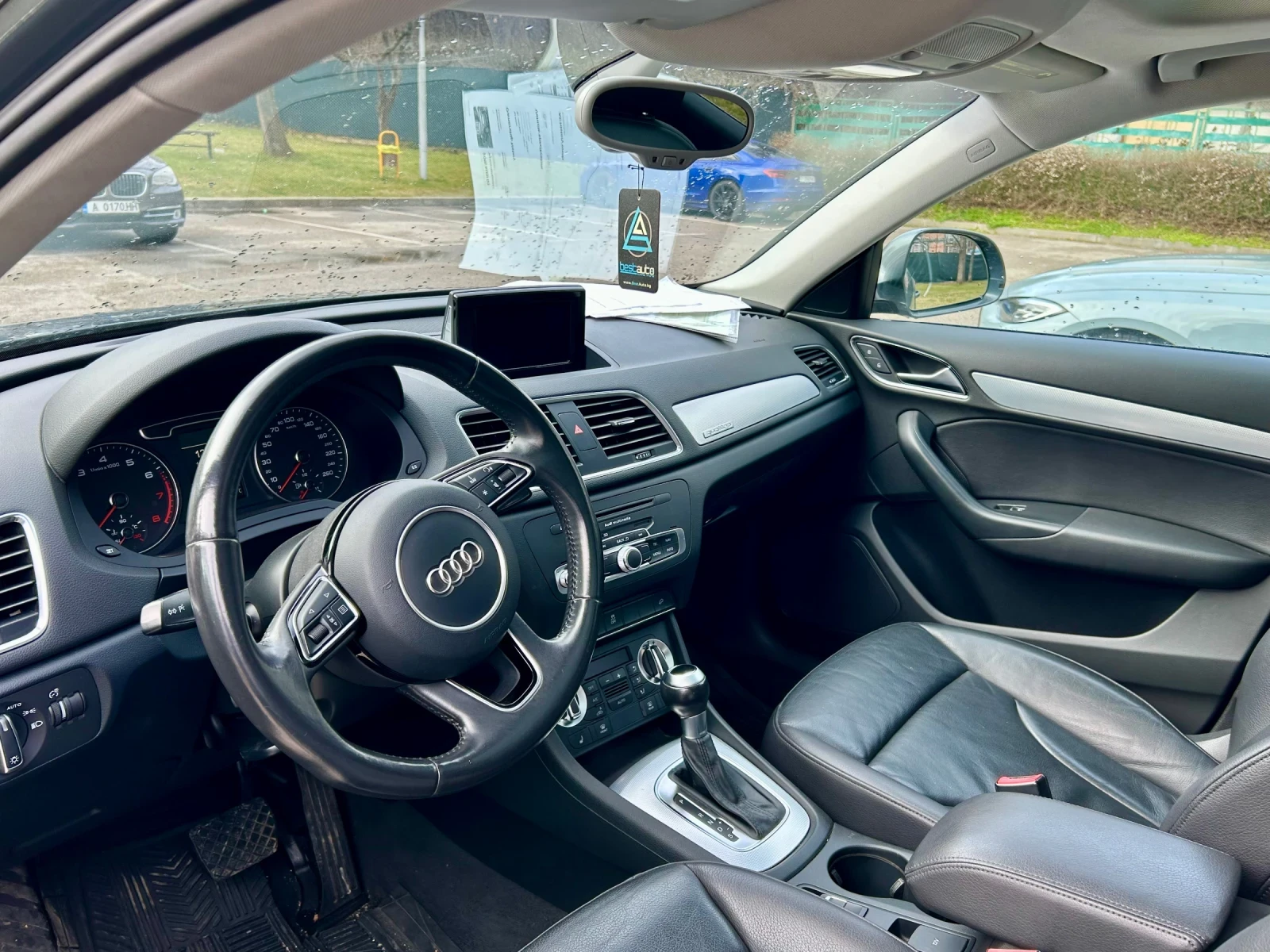 Audi Q3 2.0TFSI, снимка 9 - Автомобили и джипове - 53705344