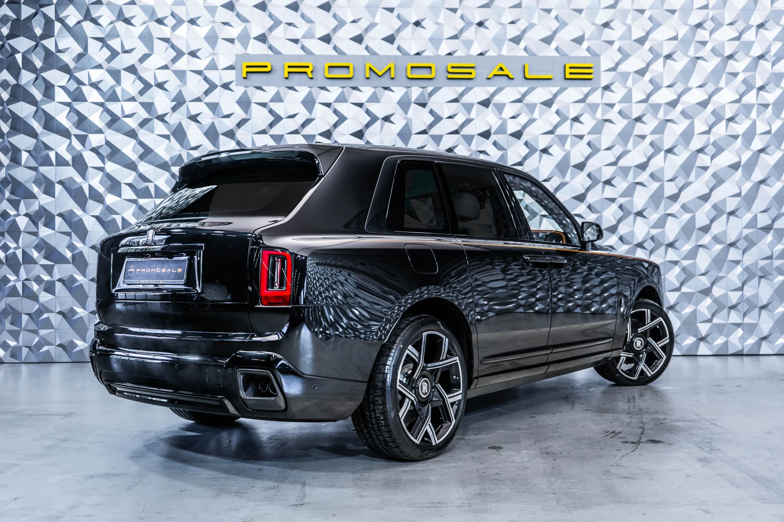 Rolls-Royce Cullinan Black Badge Series II, снимка 4 - Автомобили и джипове - 54766062