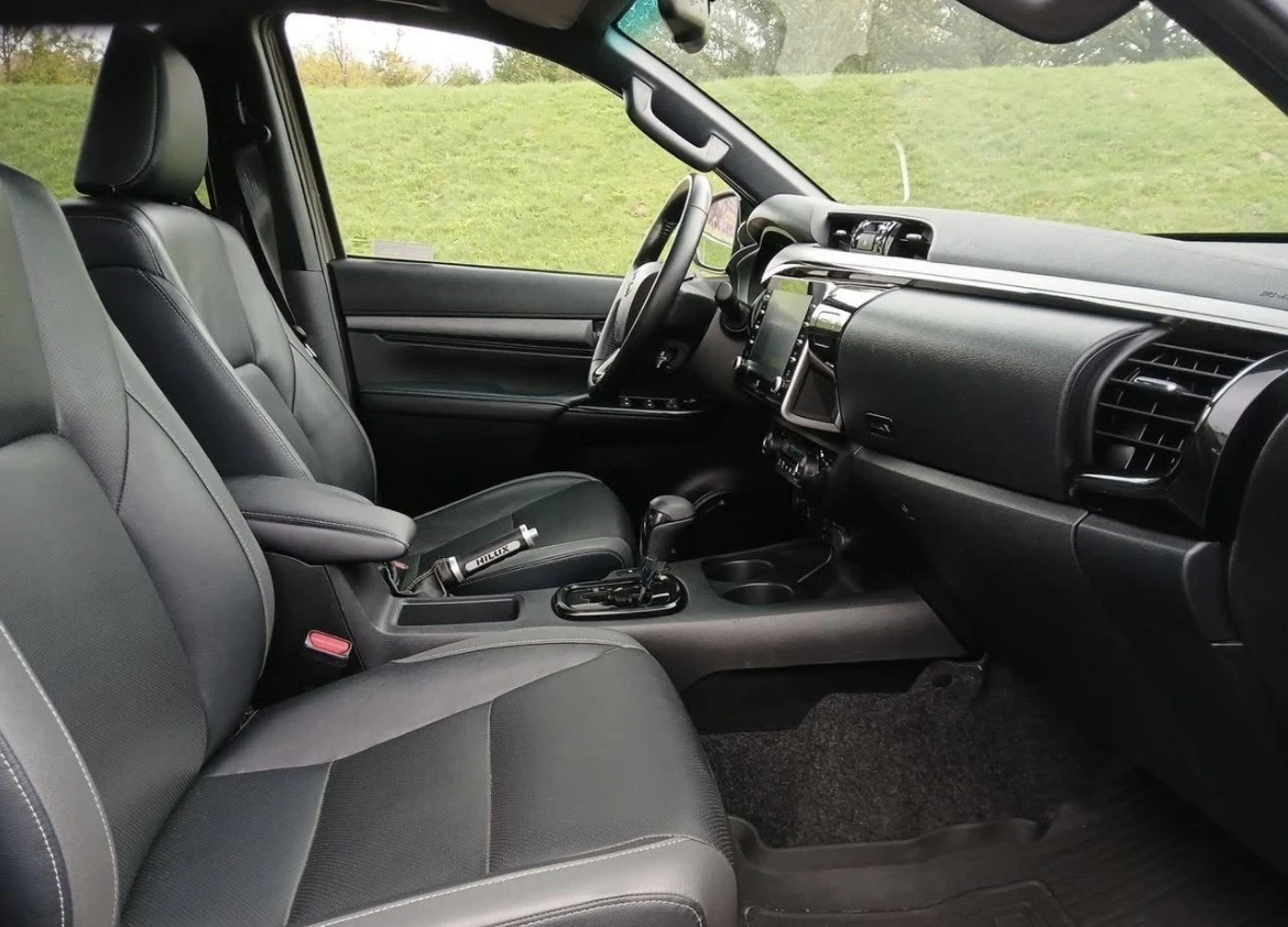 Toyota Hilux 2.8 D-4D Double Cab 4x4 2023, снимка 4 - Автомобили и джипове - 55081810