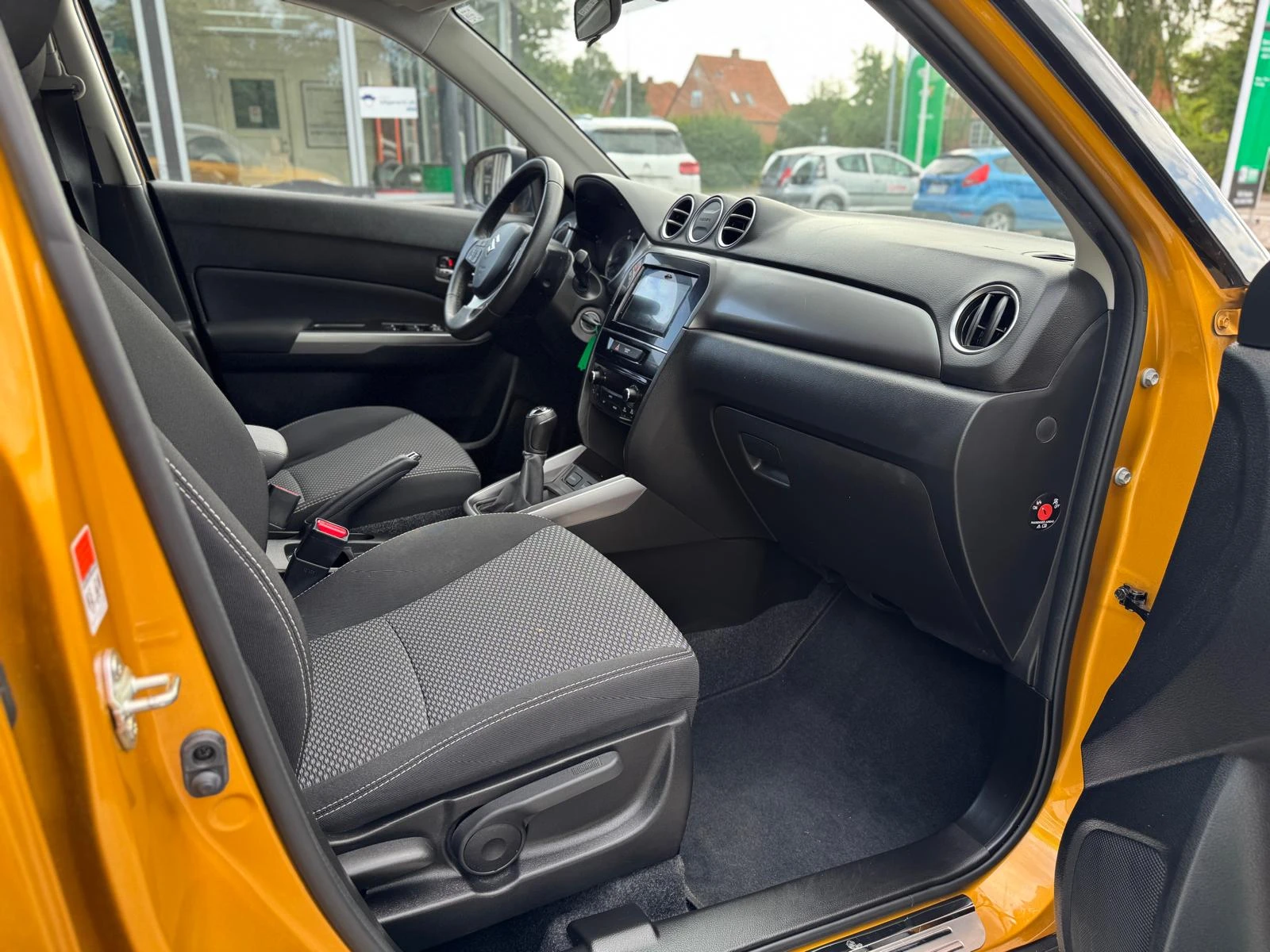 Suzuki Vitara 1, 0 Boosterjet, снимка 9 - Автомобили и джипове - 55512332