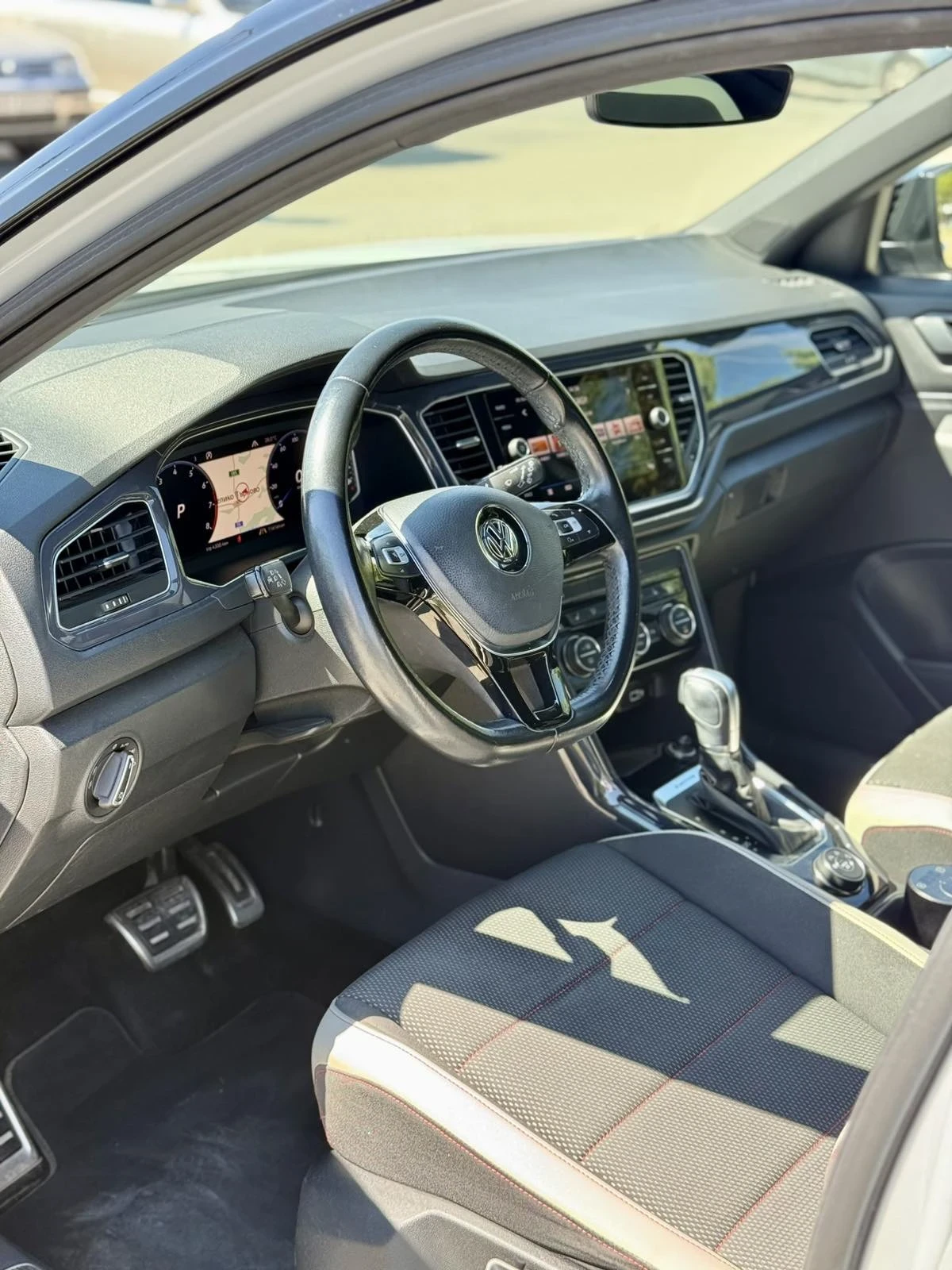 VW T-Roc, снимка 8 - Автомобили и джипове - 55725974