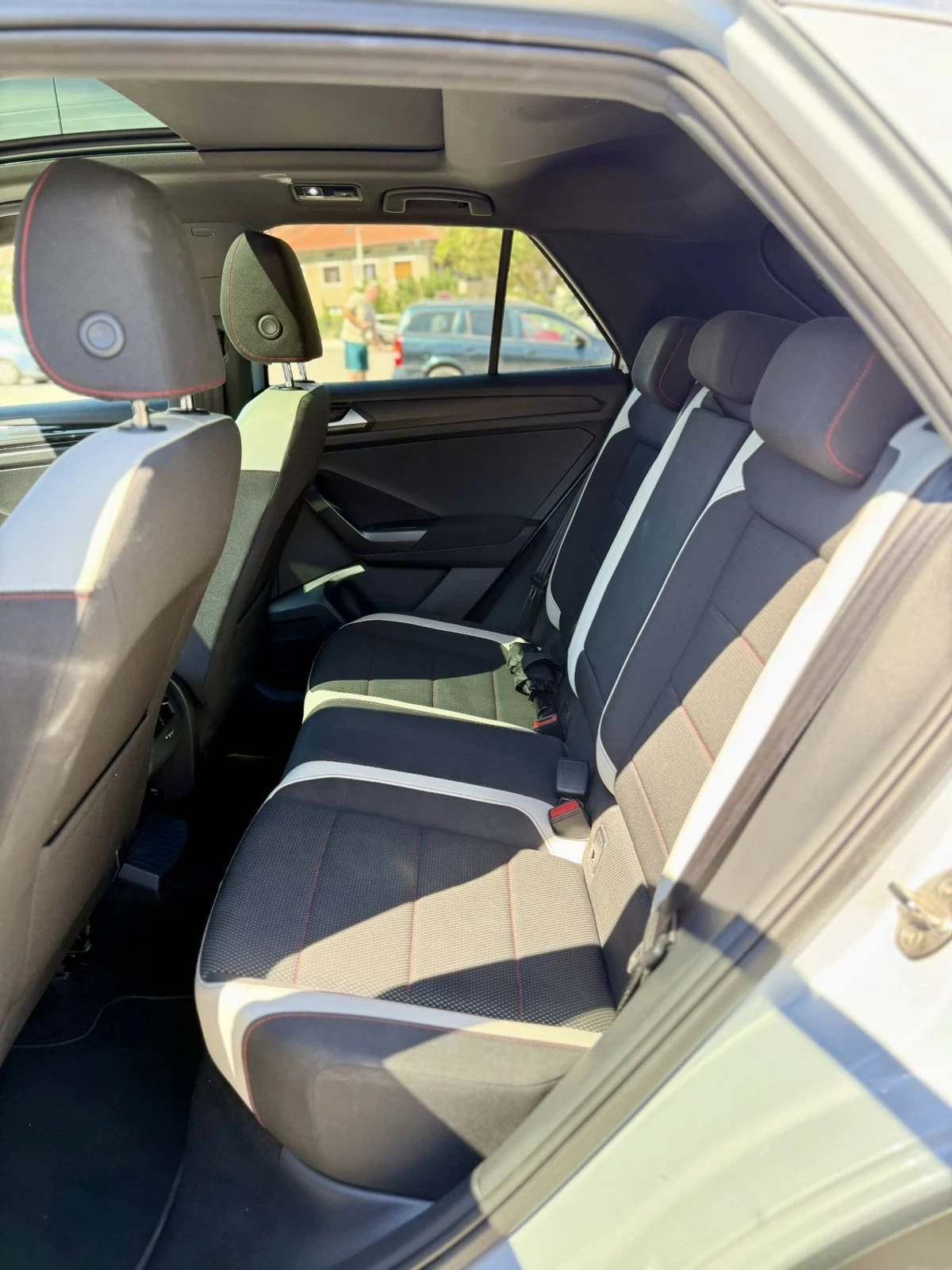 VW T-Roc, снимка 14 - Автомобили и джипове - 55725974