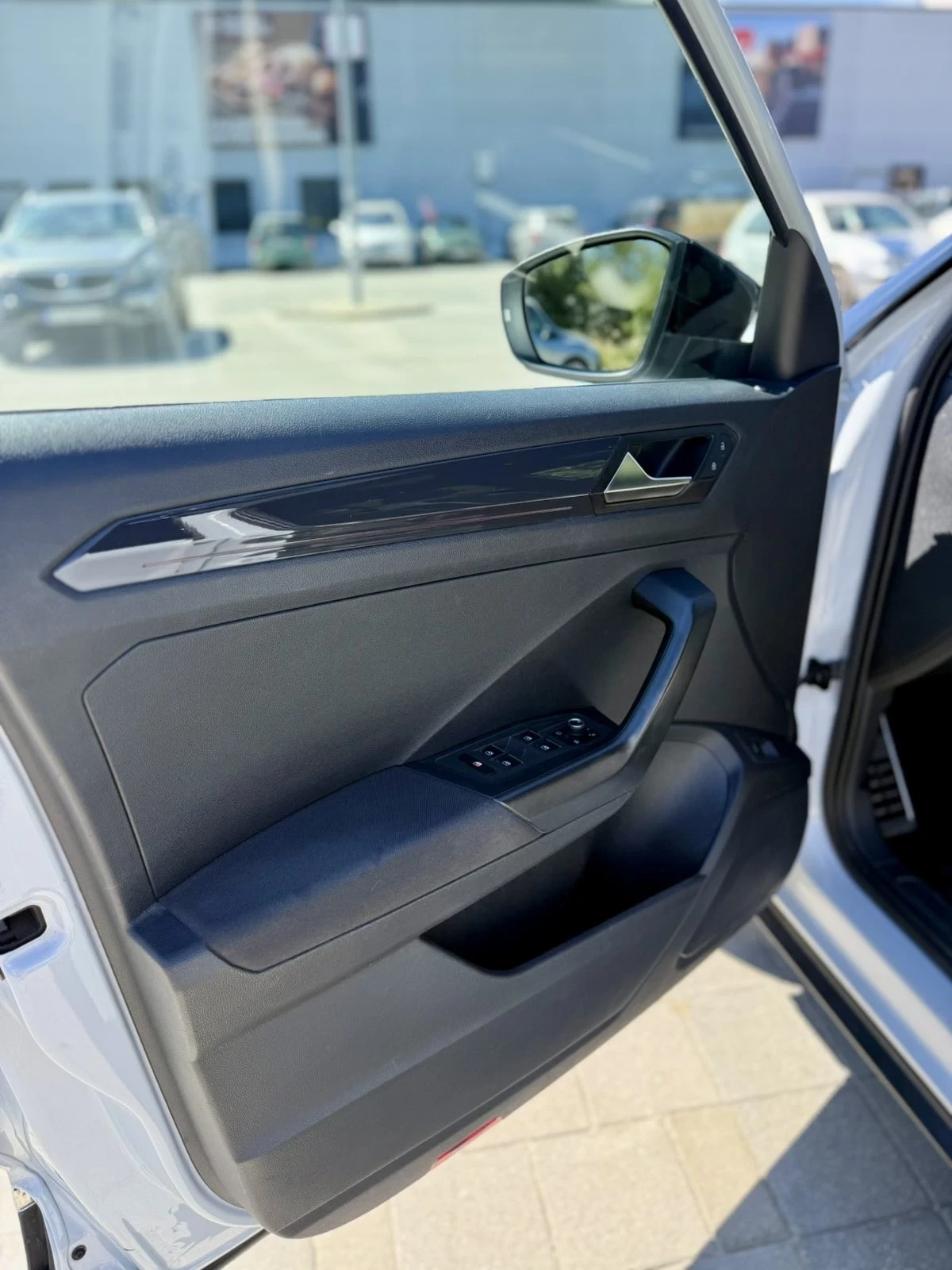 VW T-Roc, снимка 10 - Автомобили и джипове - 55725974