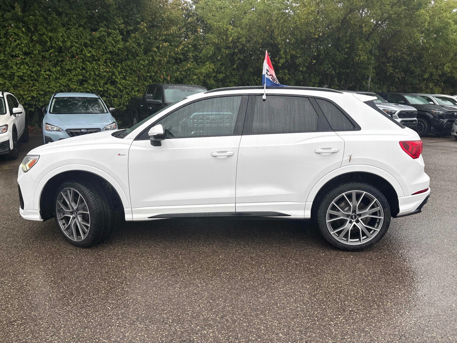 Audi Q3 * Technik S-line* BLACK OPTIC* DISTRONIC* , снимка 14 - Автомобили и джипове - 55911801
