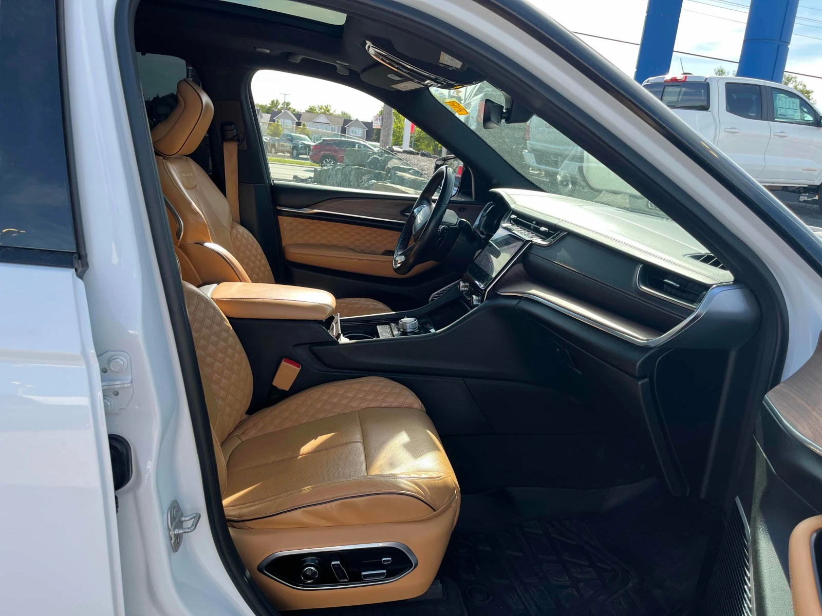 Jeep Grand cherokee * Summit* CARFAX* АВТОКРЕДИТ БЕЗ ПЪРВОНАЧАЛНА ВНОС, снимка 15 - Автомобили и джипове - 55949910
