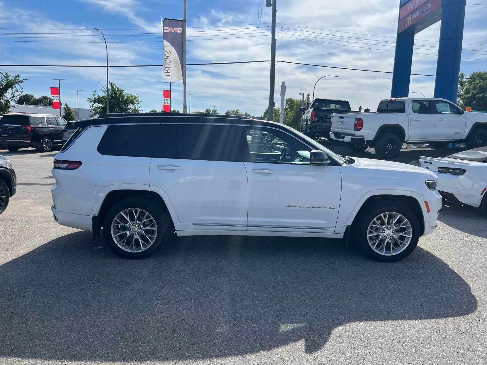 Jeep Grand cherokee * Summit* CARFAX* АВТОКРЕДИТ БЕЗ ПЪРВОНАЧАЛНА ВНОС, снимка 3 - Автомобили и джипове - 55949910