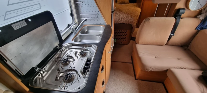 Кемпер HYMER / ERIBA B654, снимка 8 - Каравани и кемпери - 48695293