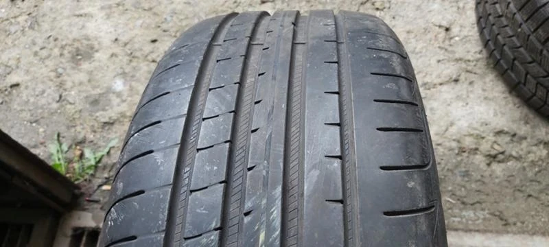 Гуми Летни 235/45R18, снимка 1 - Гуми и джанти - 34707109