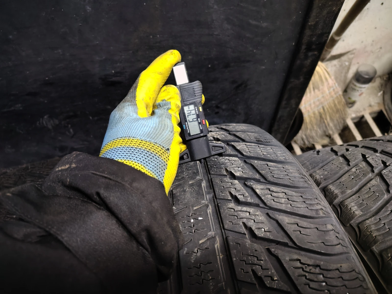 Гуми Зимни 275/45R20, снимка 4 - Гуми и джанти - 54113453