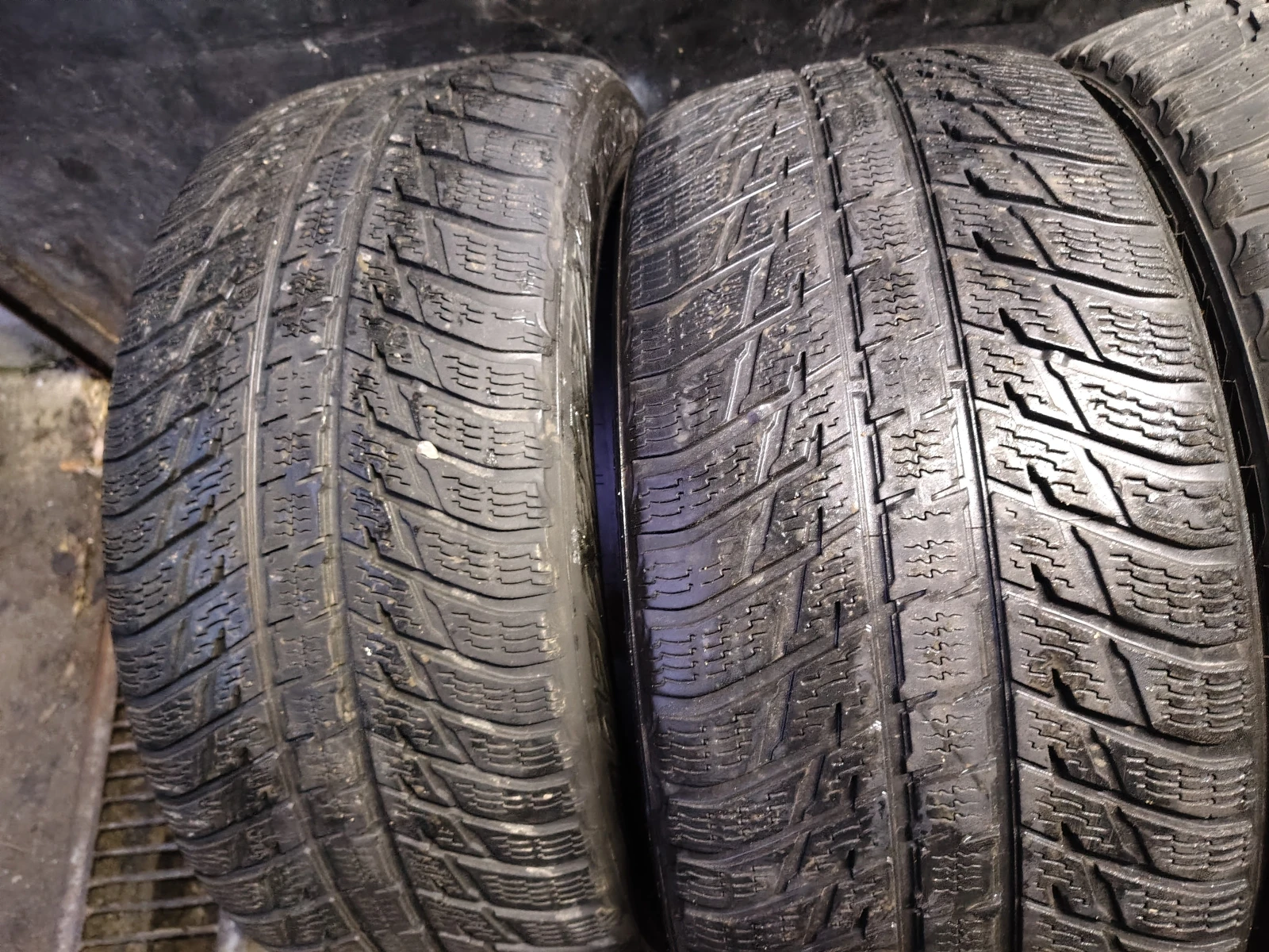 Гуми Зимни 275/45R20, снимка 3 - Гуми и джанти - 54113453