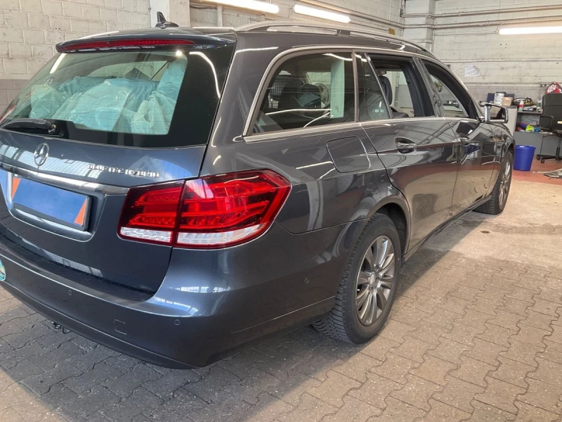 Mercedes-Benz E 300 HYBRID АВТОМАТИК НАВИГАЦИЯ КОЖА ПОДГРЕВ, снимка 4 - Автомобили и джипове - 47896110