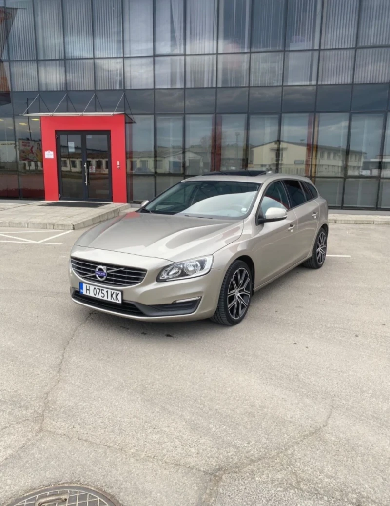 Volvo V60 D4 , снимка 1 - Автомобили и джипове - 48563457