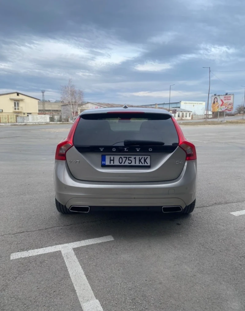 Volvo V60 D4 , снимка 4 - Автомобили и джипове - 48563457