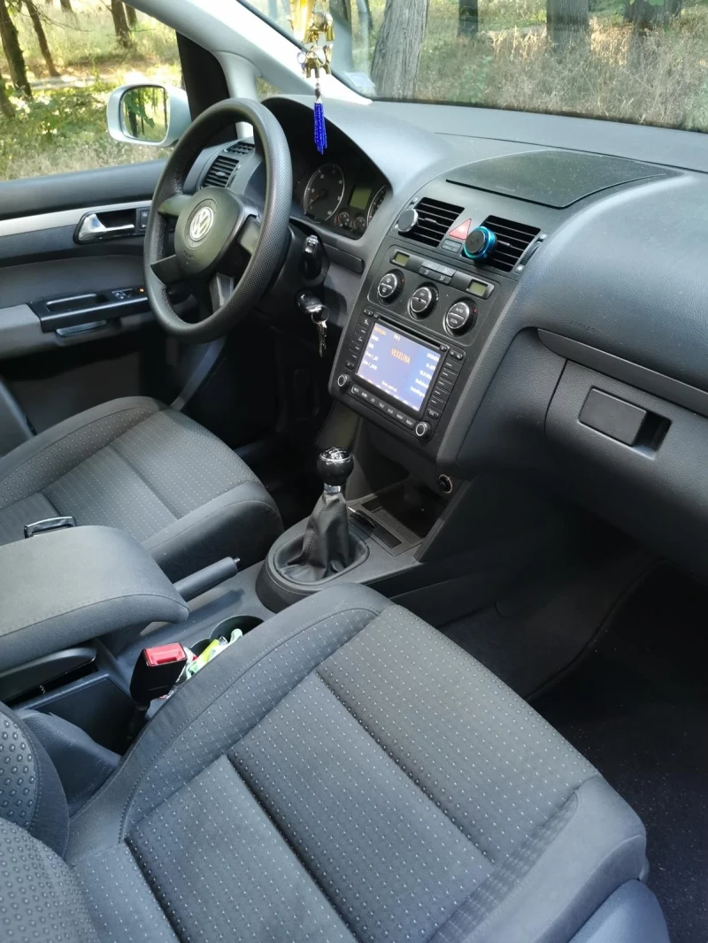 VW Touran, снимка 7 - Автомобили и джипове - 52417233
