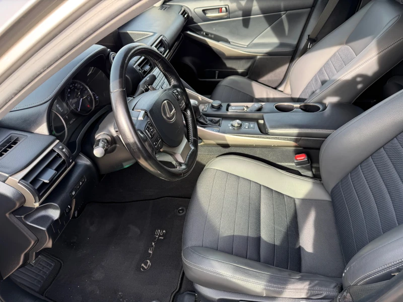 Lexus IS 300 2.5 HYBRID, снимка 11 - Автомобили и джипове - 52621351