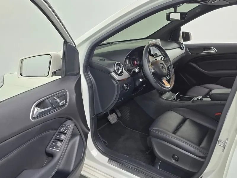 Mercedes-Benz B 220, снимка 10 - Автомобили и джипове - 54863796