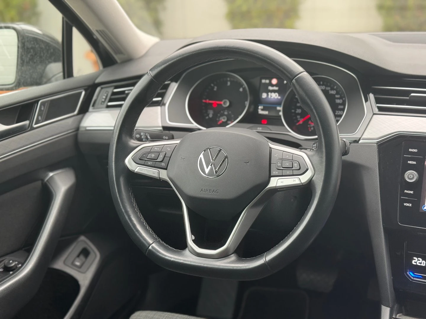 VW Passat Business 2.0 TDI SCR DSG - изображение 9