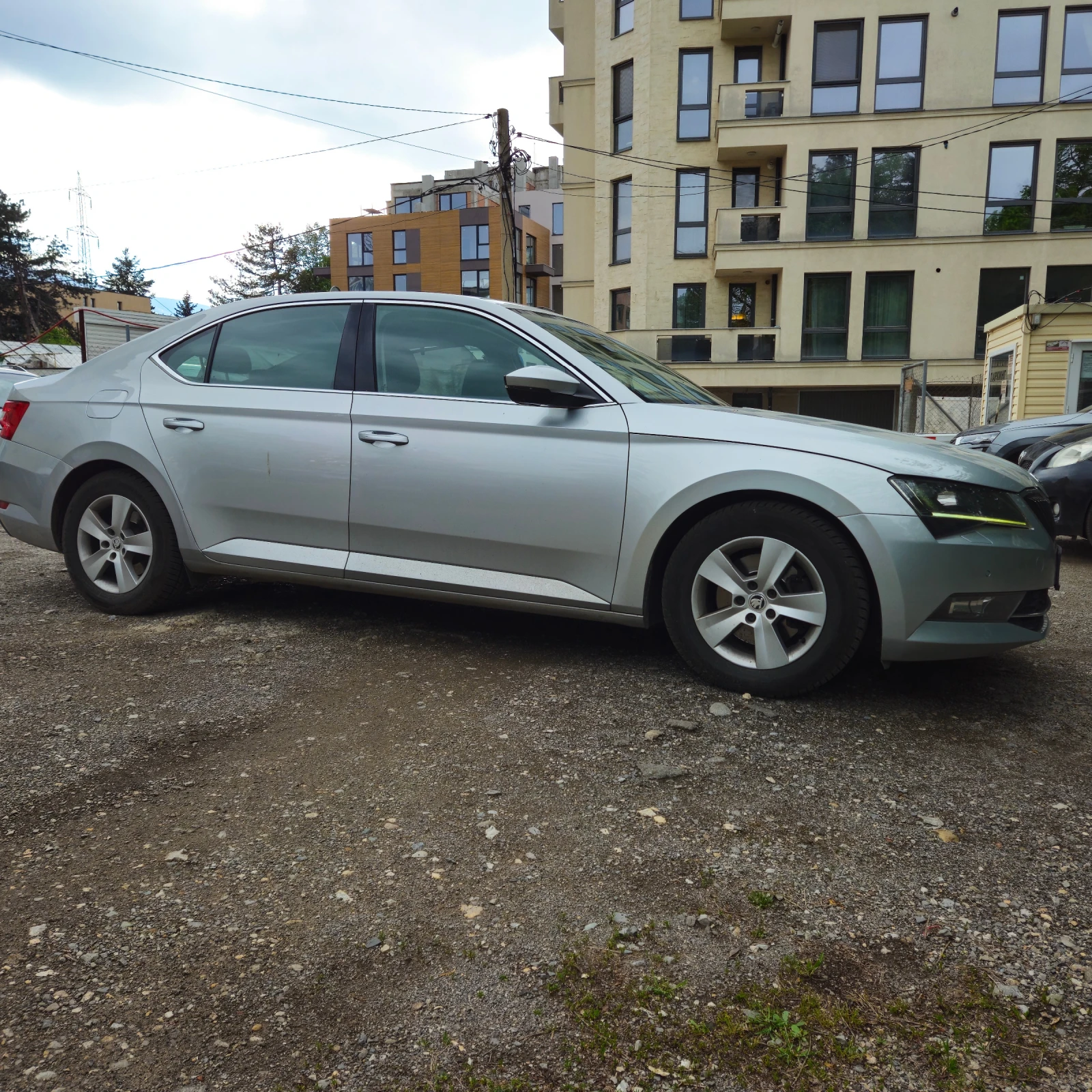 Skoda Superb 2.0 TDi 4x4 - изображение 3