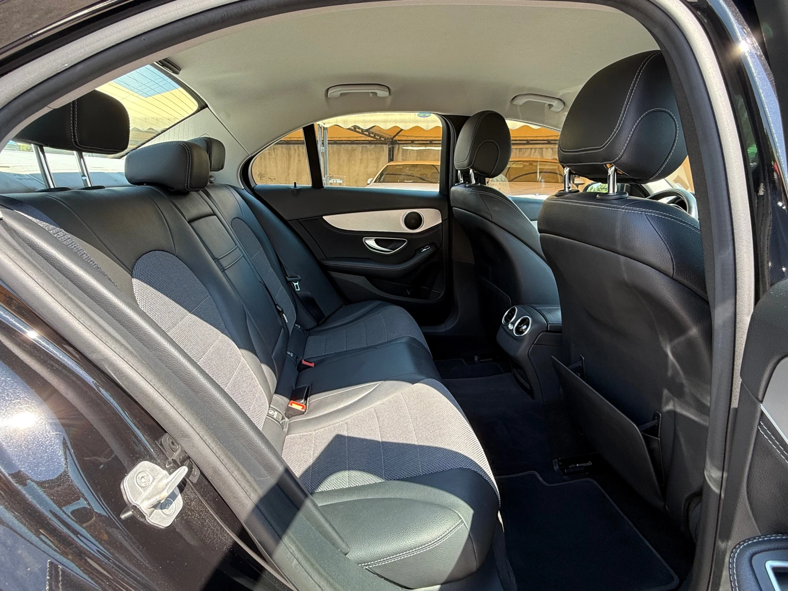 Mercedes-Benz C 250 4-MATIC AMG ! 100% РЕАЛНИ КИЛОМЕТРИ! ! ! | Mobile.bg — изображение 13