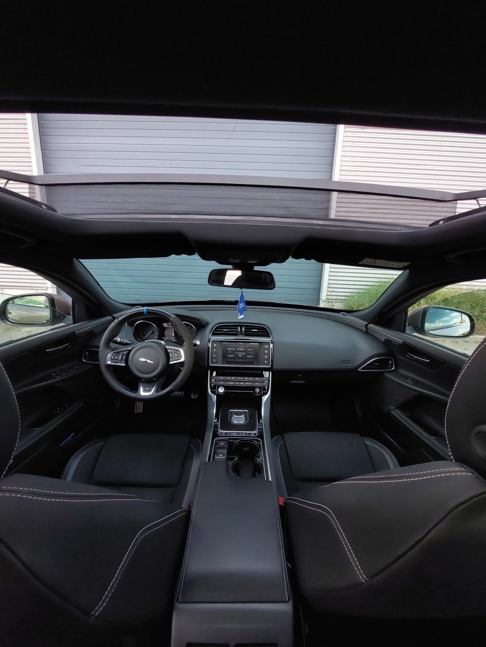 Jaguar XE R-Sport - изображение 10