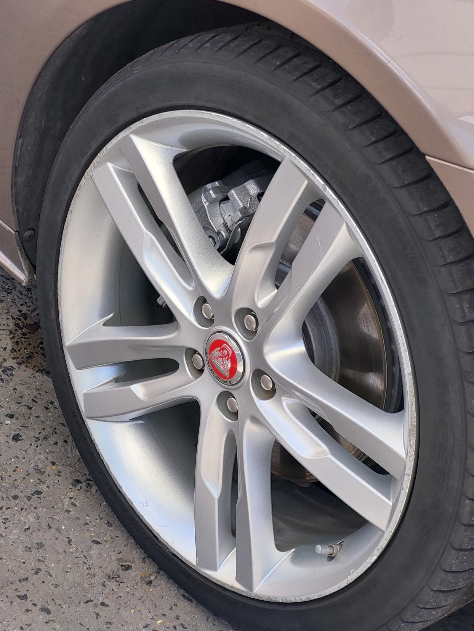 Jaguar XE R-Sport - изображение 9