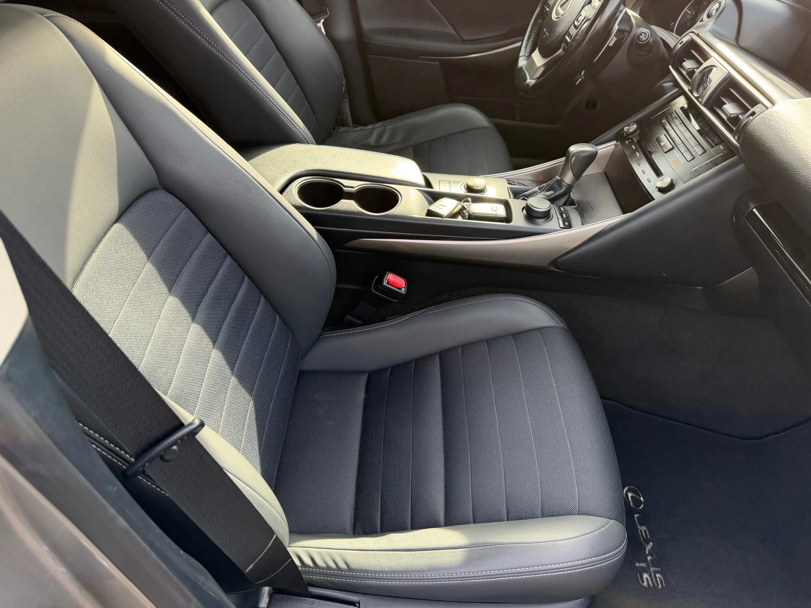 Lexus IS 300 2.5 HYBRID | Mobile.bg   12