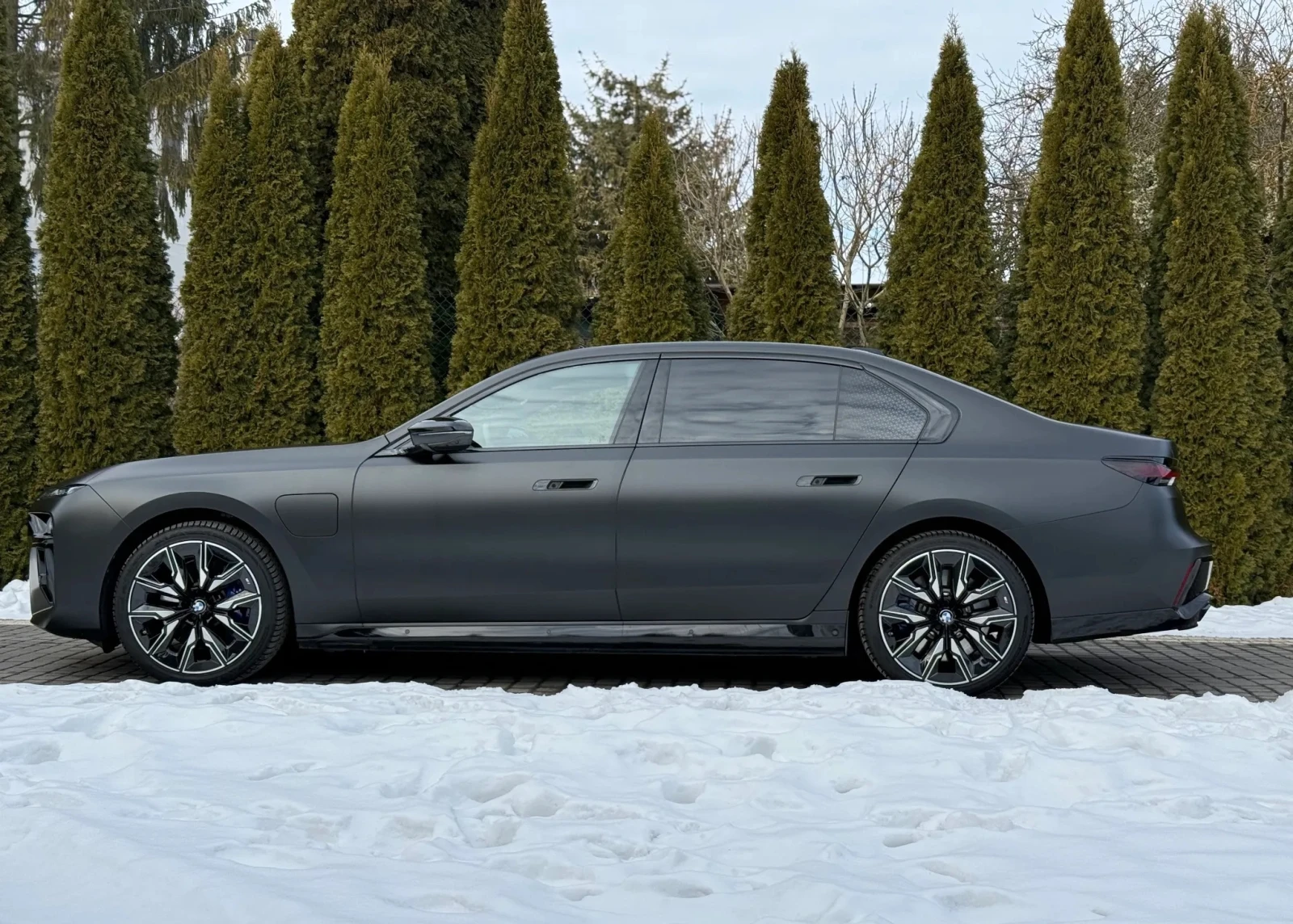 BMW 760 M760e Plug-in Hybrid xDrive - изображение 4