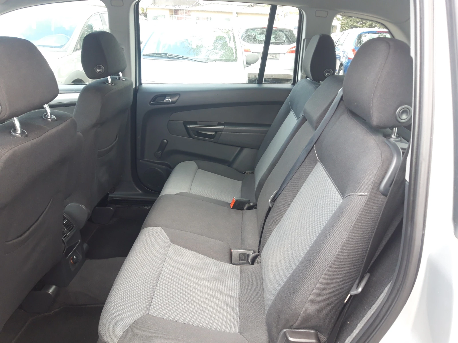 Opel Zafira 1.8i-16V-140к.с* 7места* , снимка 10 - Автомобили и джипове - 54306327