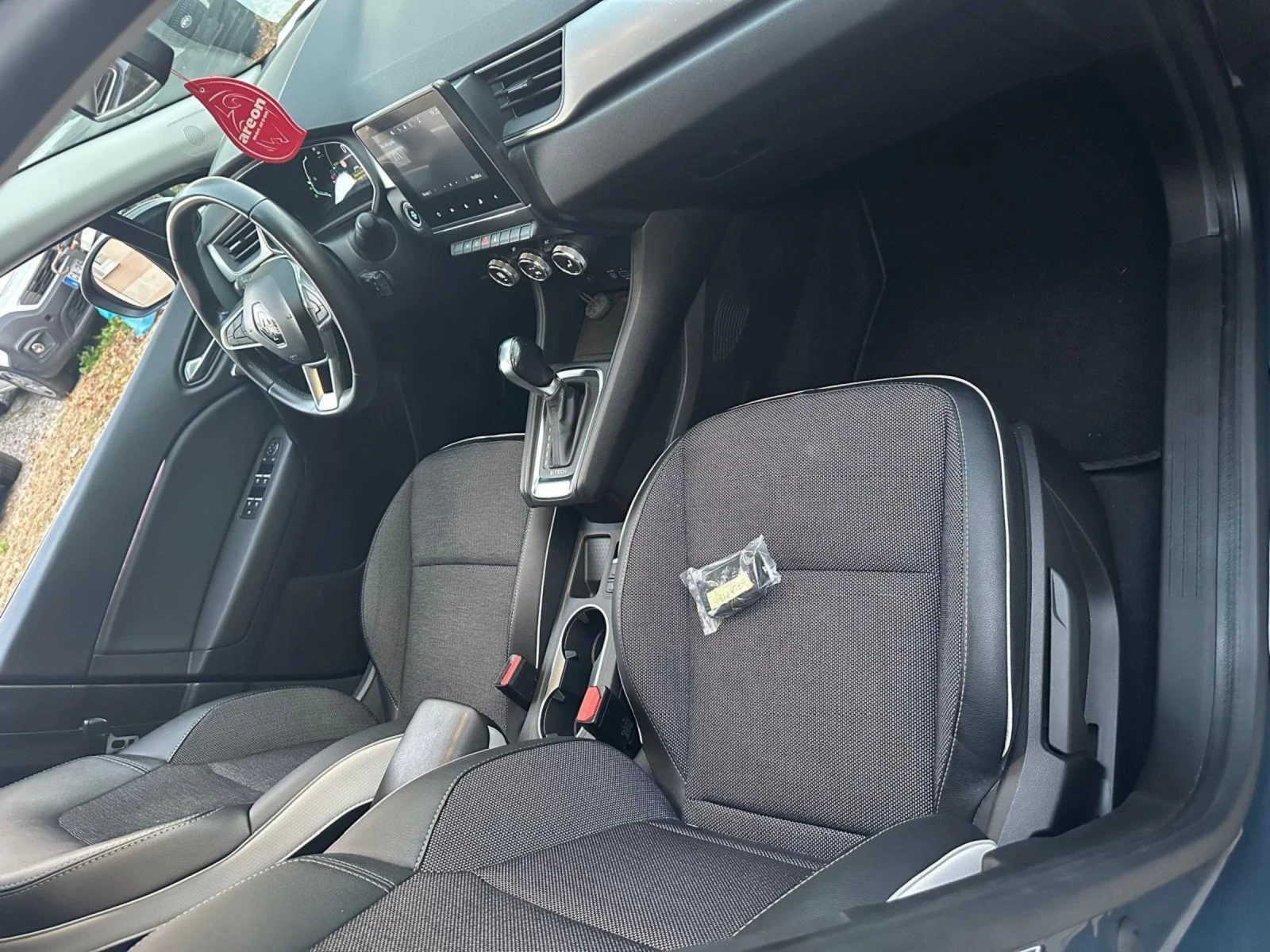 Renault Captur 1.6 , снимка 14 - Автомобили и джипове - 54715273