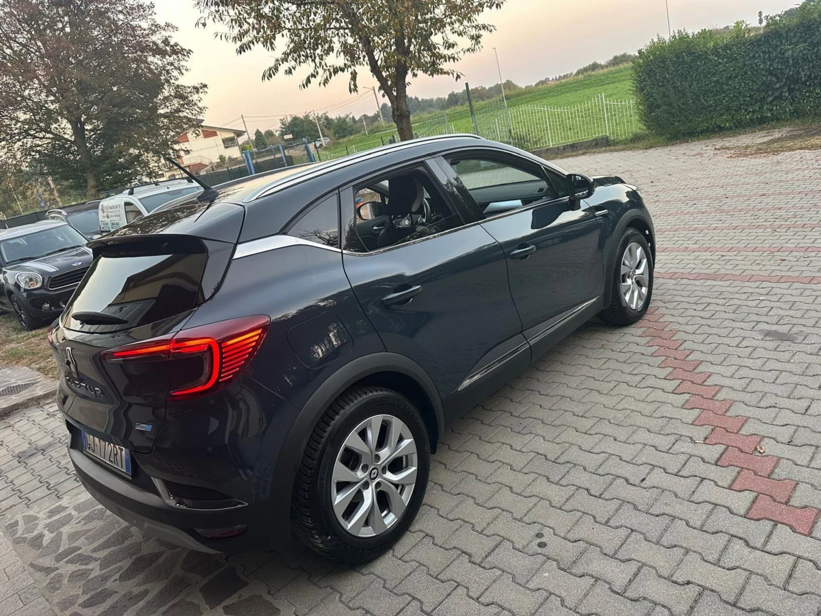 Renault Captur 1.6 , снимка 13 - Автомобили и джипове - 54715273