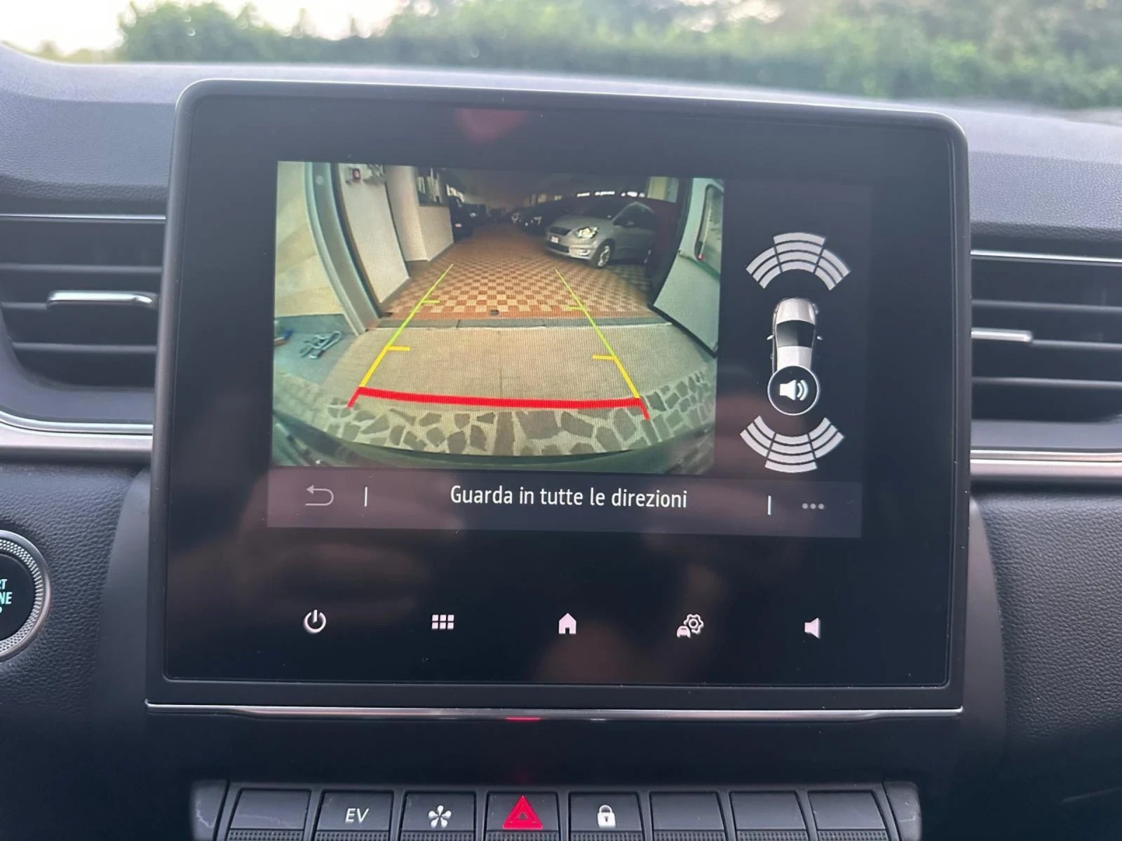 Renault Captur 1.6 , снимка 11 - Автомобили и джипове - 54715273