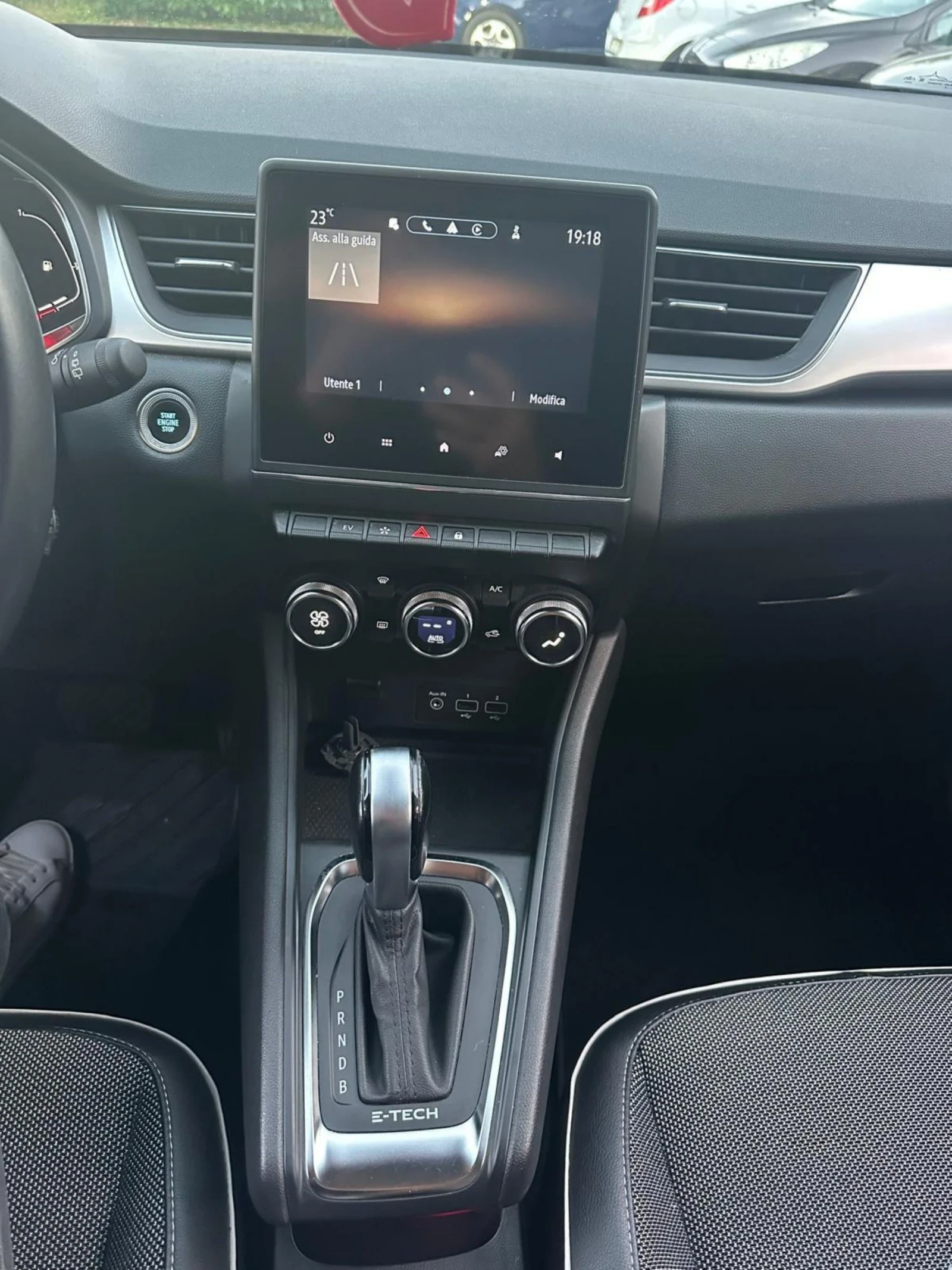 Renault Captur 1.6 , снимка 10 - Автомобили и джипове - 54715273