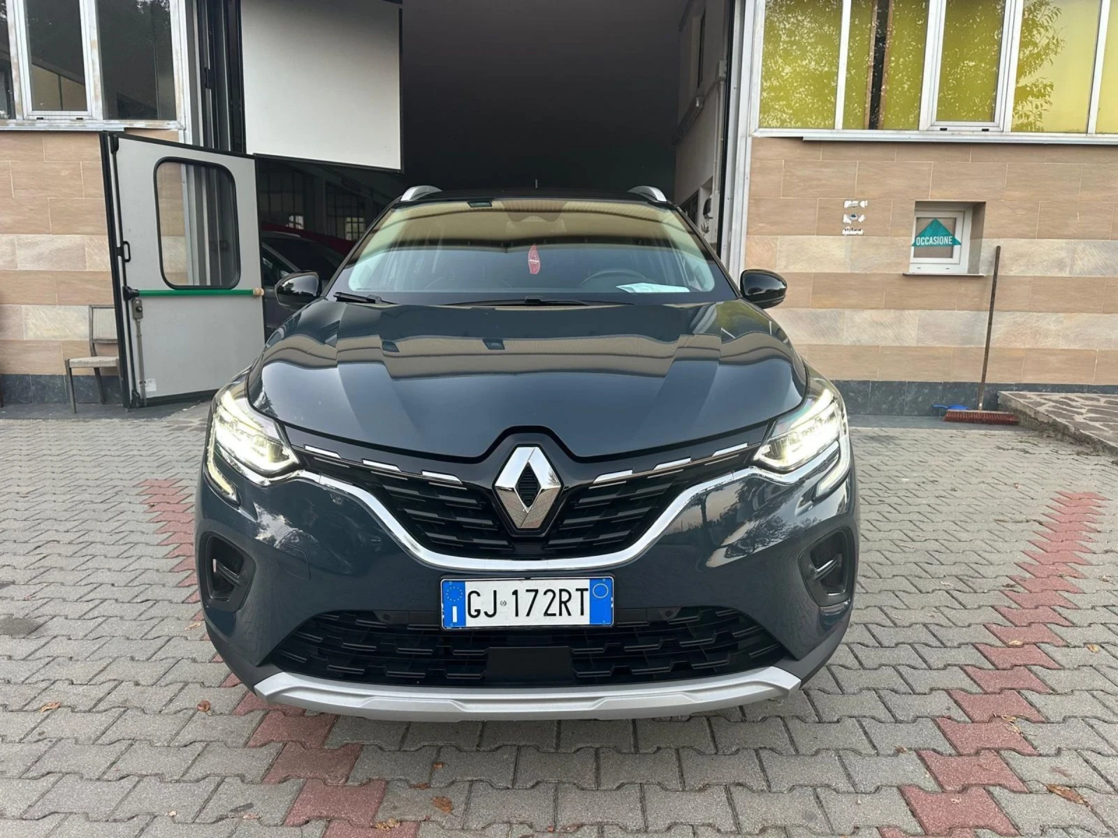 Renault Captur 1.6 , снимка 6 - Автомобили и джипове - 54715273