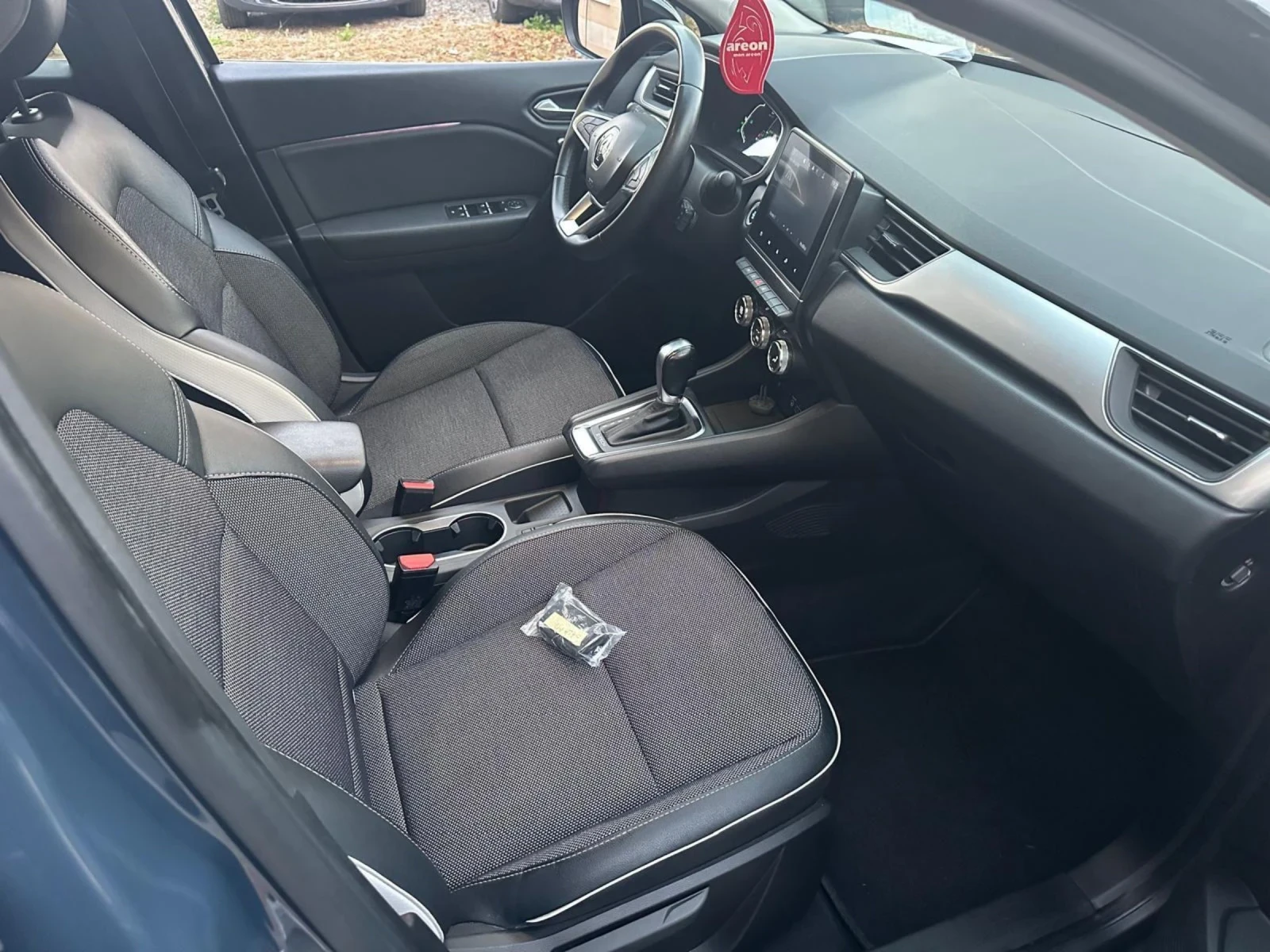 Renault Captur 1.6 , снимка 17 - Автомобили и джипове - 54715273