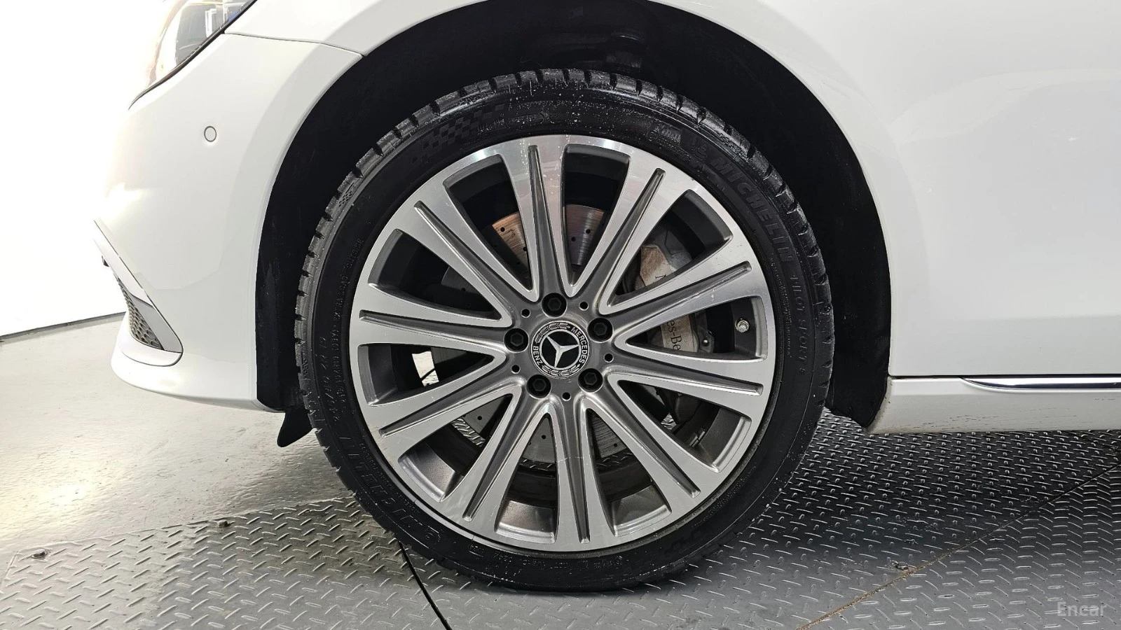 Mercedes-Benz E 450 4MATIC* EXCLUSIVE* ПОДГРЕВ* ОБДУХВ* BURM.* PANO* 3, снимка 4 - Автомобили и джипове - 55449667