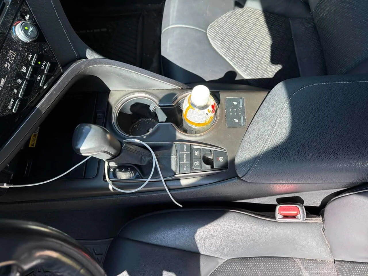 Toyota Camry * Hybrid XSE * АВТОКРЕДИТ БЕЗ ПЪРВОНАЧАЛНА ВНОСКА*, снимка 13 - Автомобили и джипове - 55501485