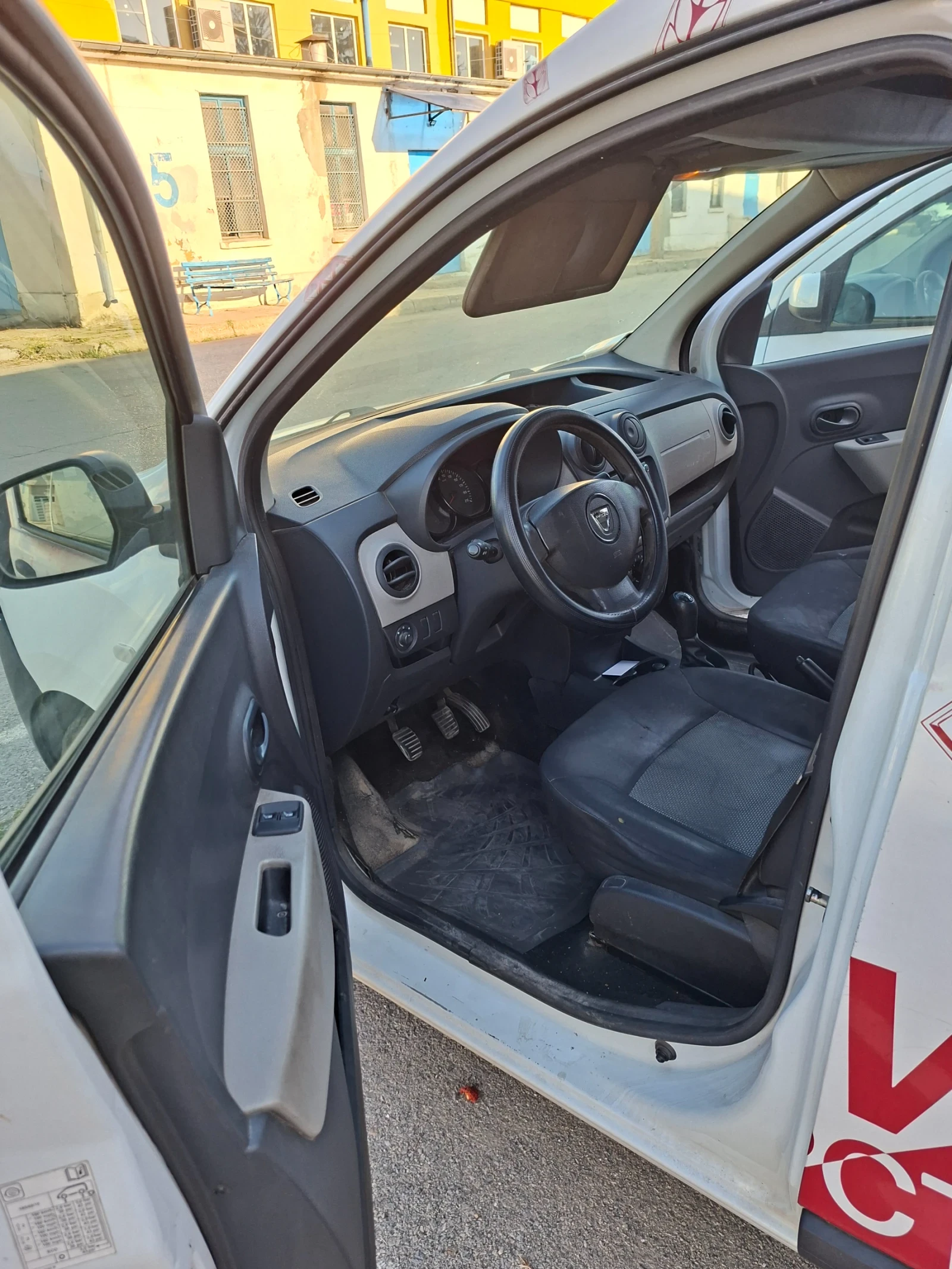Dacia Dokker, снимка 5 - Автомобили и джипове - 55840803