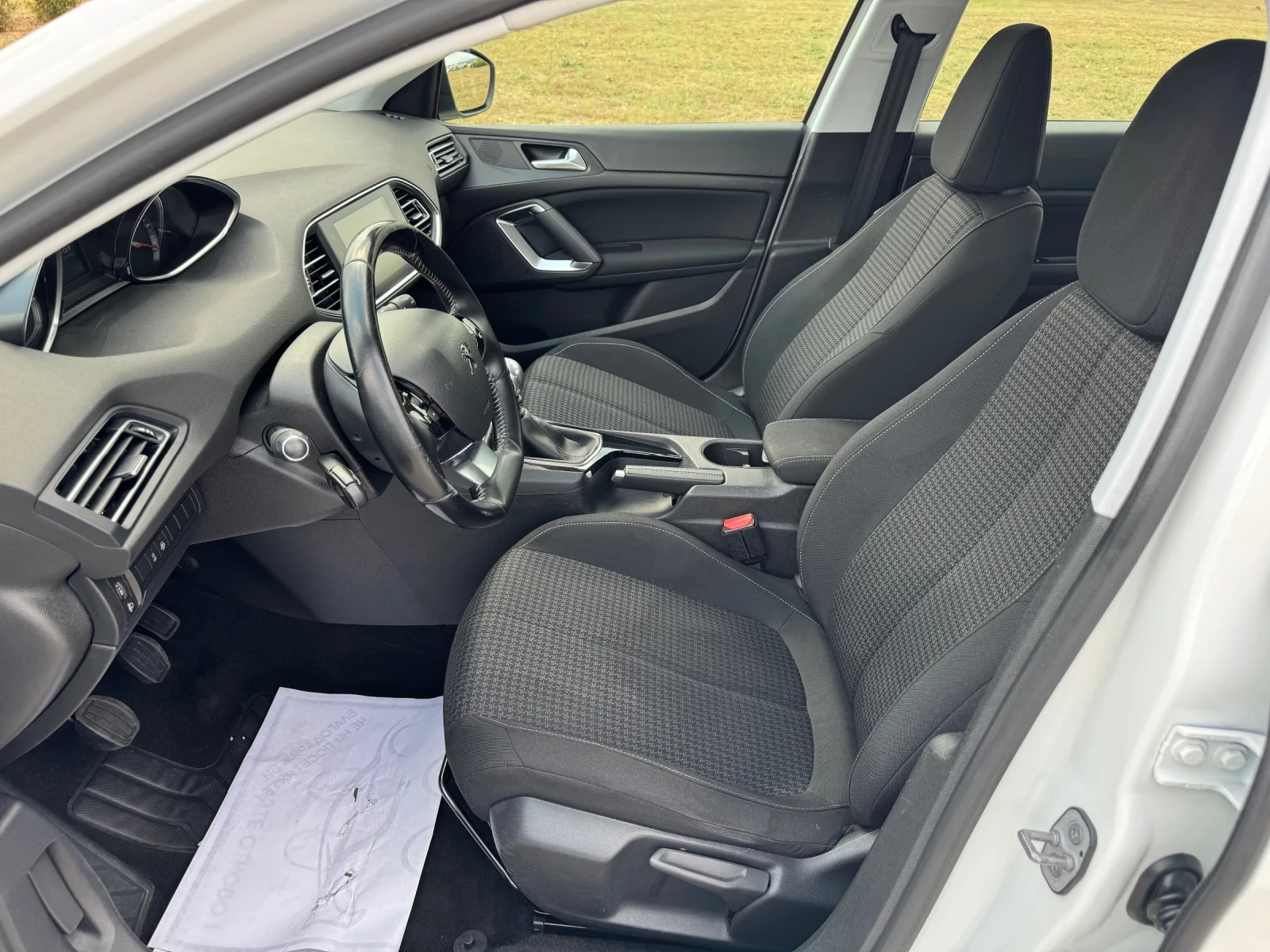Peugeot 308 1.5 HDI Allure Top, снимка 17 - Автомобили и джипове - 55931896