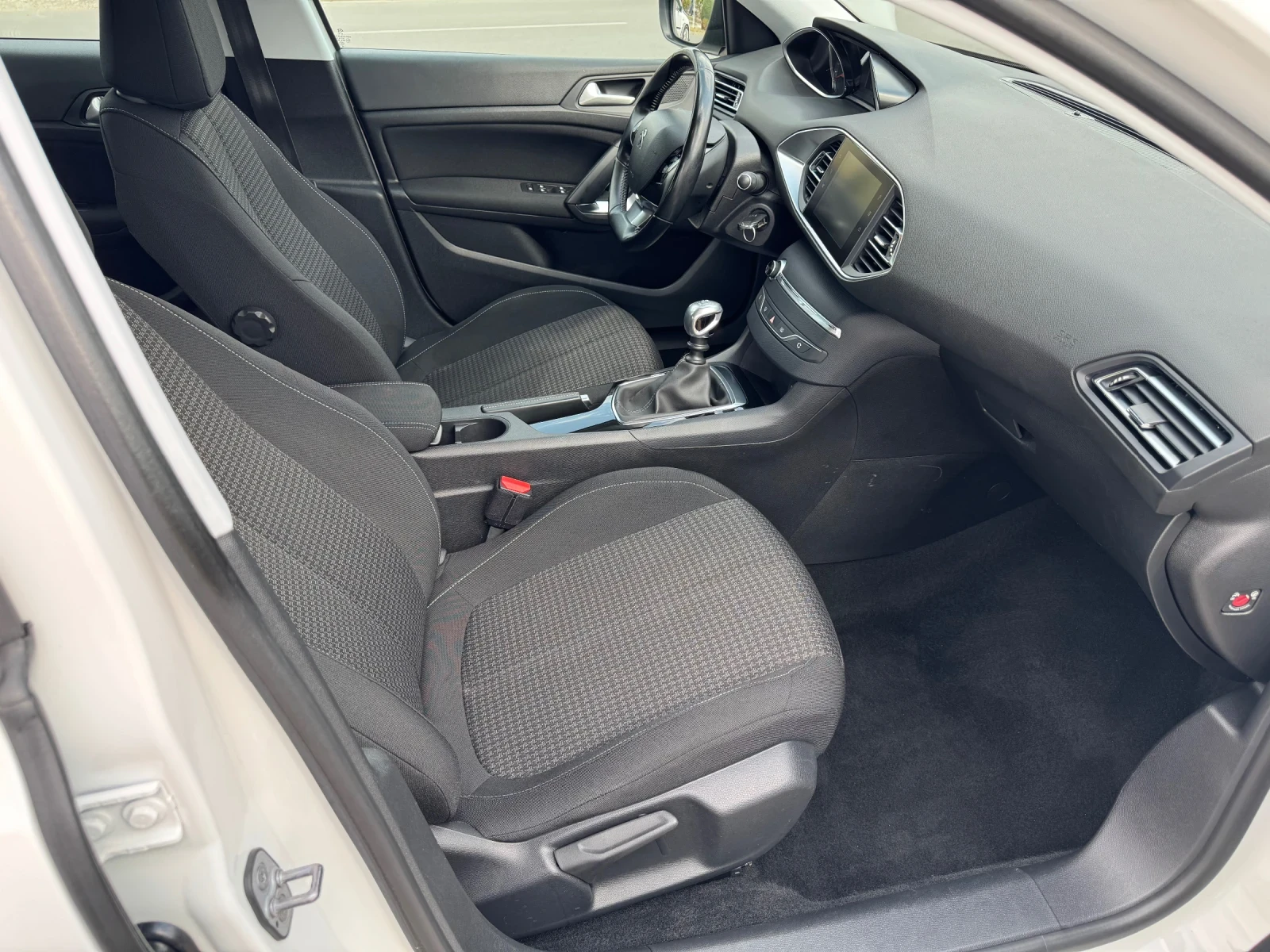 Peugeot 308 1.5 HDI Allure Top, снимка 8 - Автомобили и джипове - 55931896