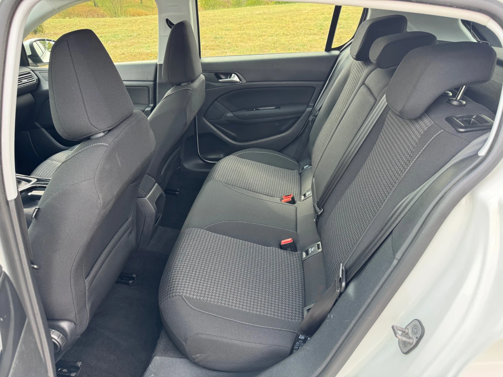 Peugeot 308 1.5 HDI Allure Top, снимка 13 - Автомобили и джипове - 55931896