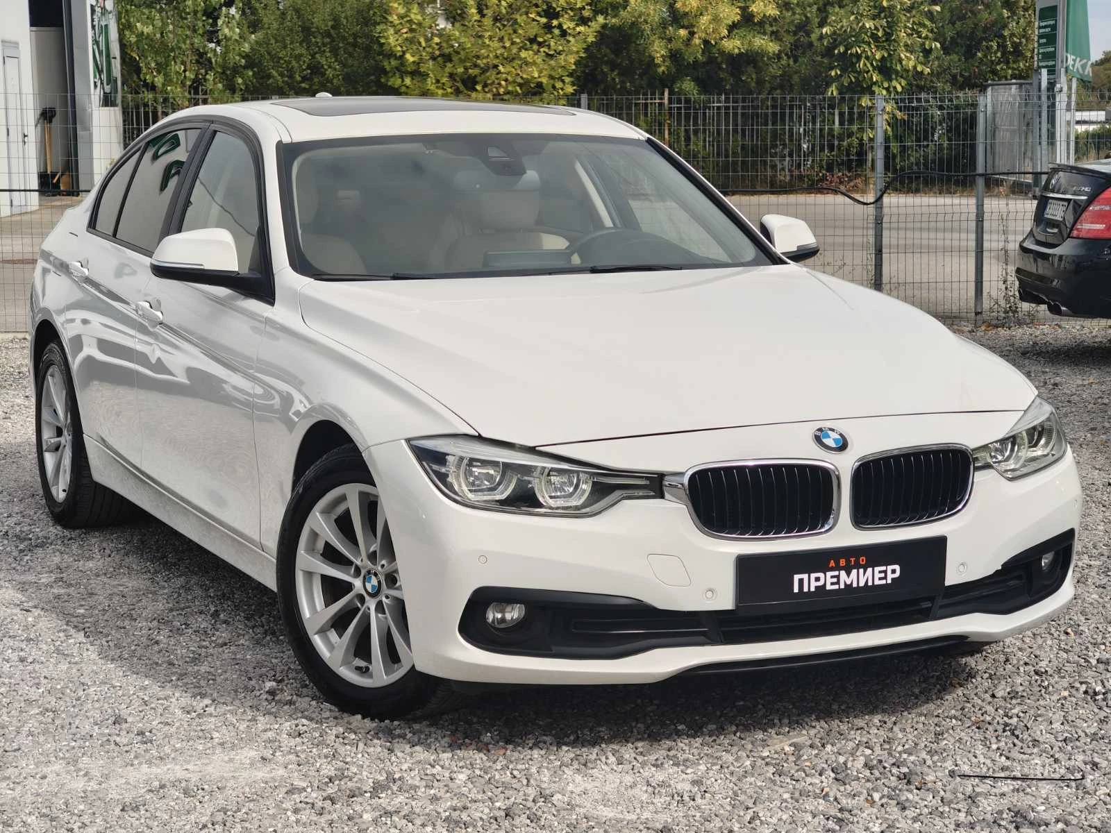 BMW 320 xDrive-РЕАЛНИ КМ 232308 - ПЕРФЕКТНА , снимка 3 - Автомобили и джипове - 56084618